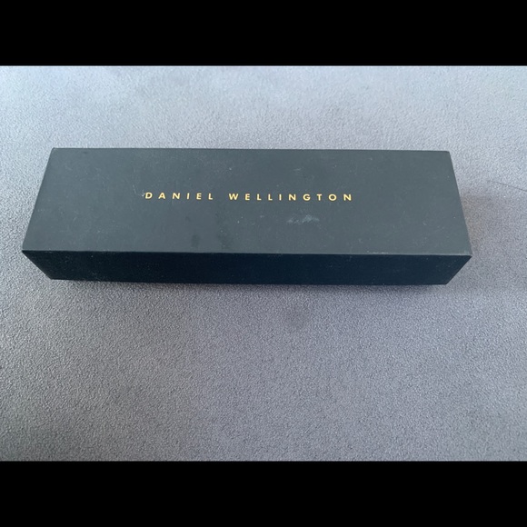 Daniel Wellington Petite Ashfield Watch - Picture 2 of 7